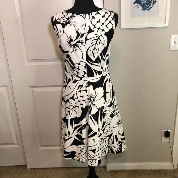 I.N. Studio Dress Black and White Floral Size 6 - Picture 6 of 11
